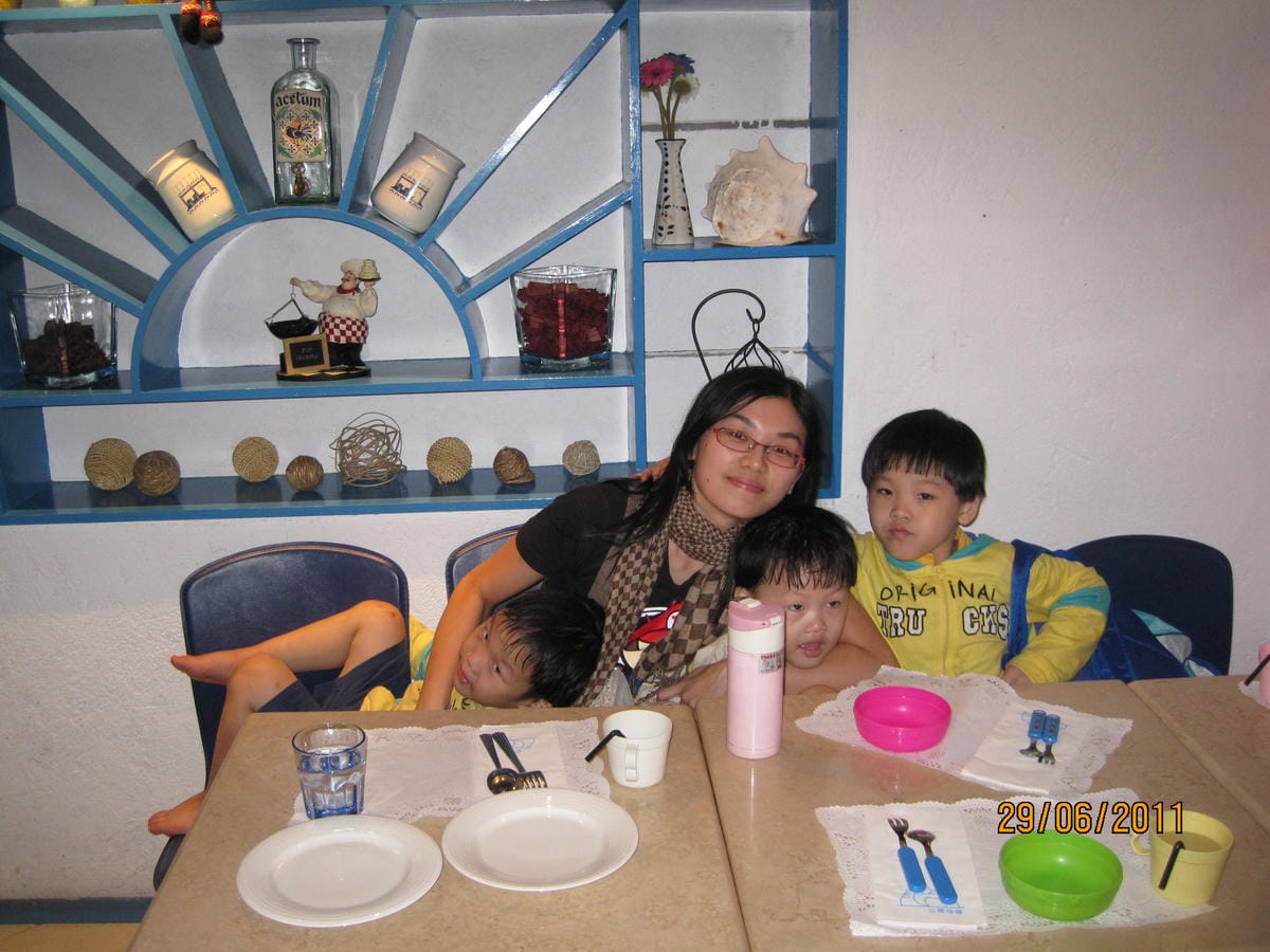 20110629三隻母雞