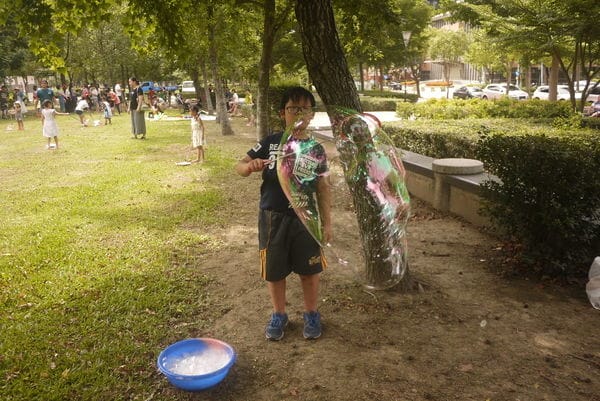 【親子育兒.一起玩泡泡吧!】*【泡泡奇蹟】*親子活動,只要有爸媽陪伴,簡單玩泡泡,就很開心喔!