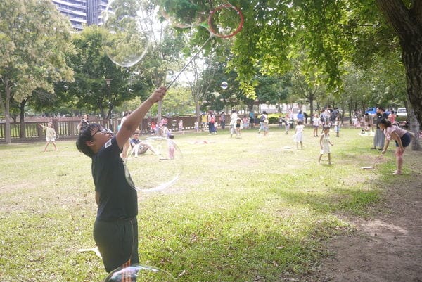 【親子育兒.一起玩泡泡吧!】*【泡泡奇蹟】*親子活動,只要有爸媽陪伴,簡單玩泡泡,就很開心喔!