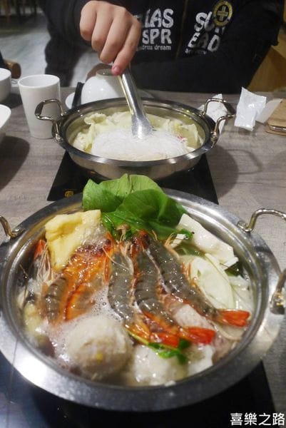 【新竹精緻火鍋推薦/好停車/近煙波大飯店/新竹親子餐廳】新鮮鱸魚超美味的【百味斧精緻鍋物】新竹市明湖路/海鮮火鍋/新竹景觀餐廳/青草湖/高CP值/氣氛佳/好停車/附有不收費停車場/新竹美