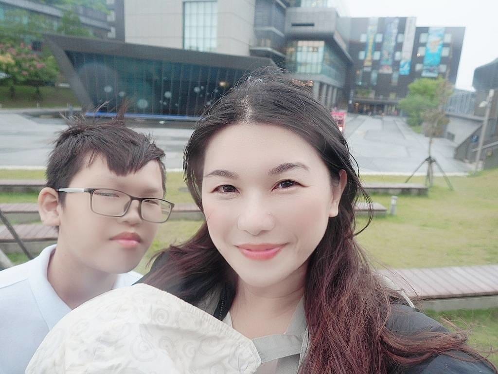 與海科館的主題館合照.jpg 與海科館的主題館合照.jpg