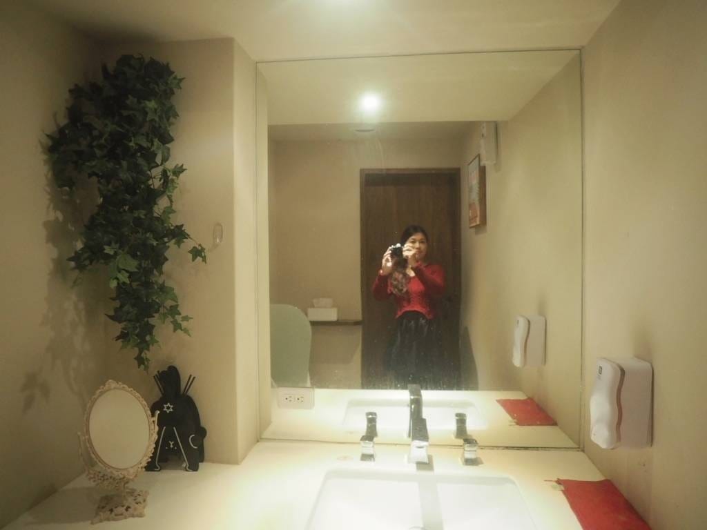 肉球森林_捷運東門站美食_小動物很療癒,低消300不含服務費,5歲以下止步,12歲以上才可以跟大嘴鳥 狐蒙近距離接觸 (1).jpg 肉球森林_捷運東門站美食_小動物很療癒,低消300不含服務費,5歲以下止步,12歲以上才可以跟大嘴鳥 狐蒙近距離接觸 (1).jpg