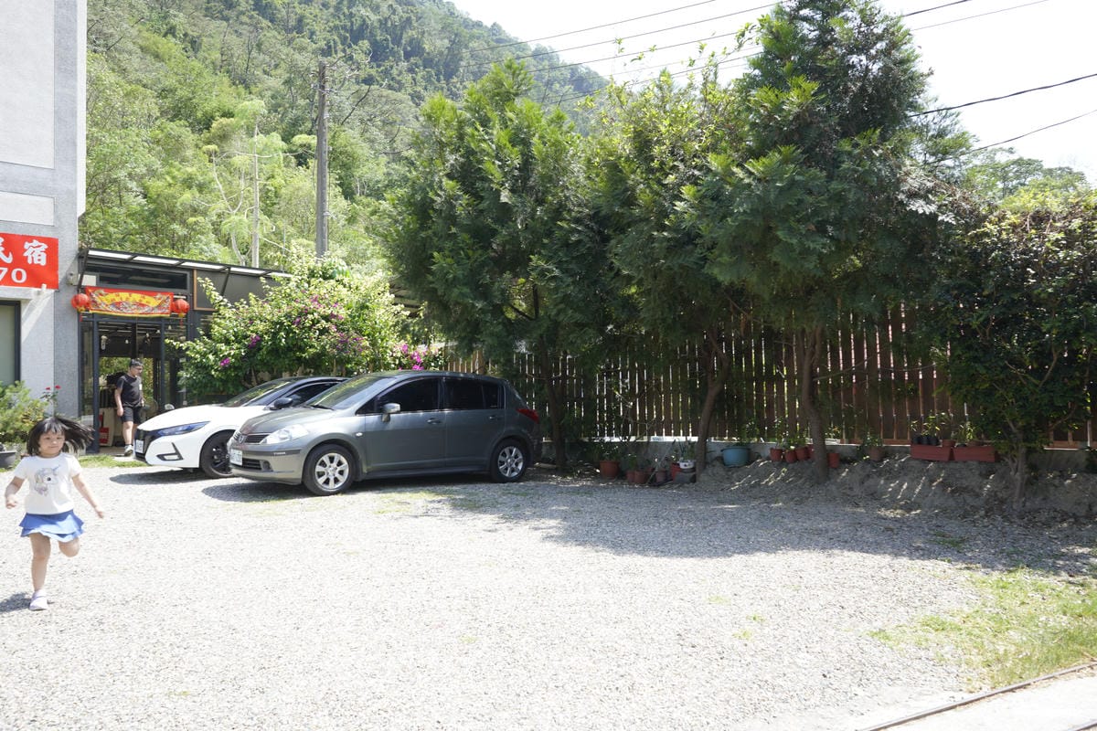 台南包棟民宿烤肉卡拉ok麻將通通都有: 埔里觀瀑渡假民宿