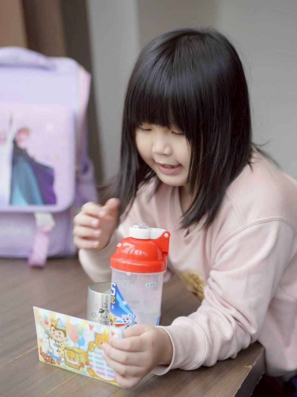 【幼兒園準備】四寶媽實測3年，從幼兒園用到國小還在用的姓名貼、衣物印章、不鏽鋼杯分享