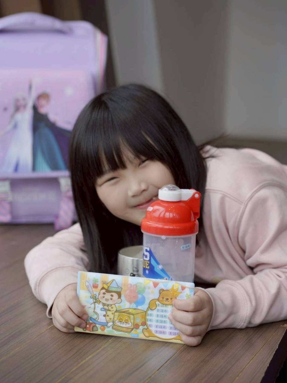 【幼兒園準備】四寶媽實測3年，從幼兒園用到國小還在用的姓名貼、衣物印章、不鏽鋼杯分享